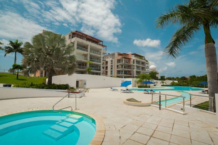 Swimming pool — Sold – Blue Marine Prime location Condo in Maho, apartment for sale, Sint Maarten