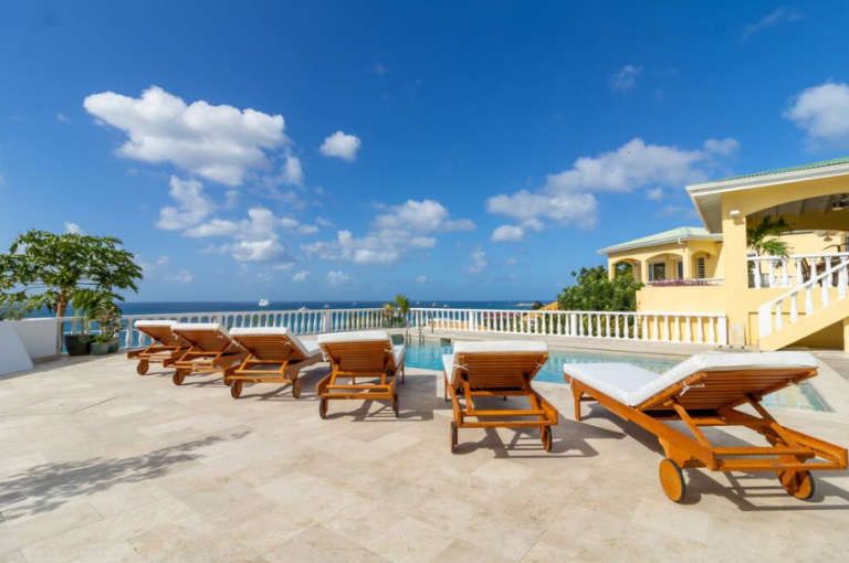 PRISTINE 7-Suite Villa w/Ocean Views, Pool & BBQ