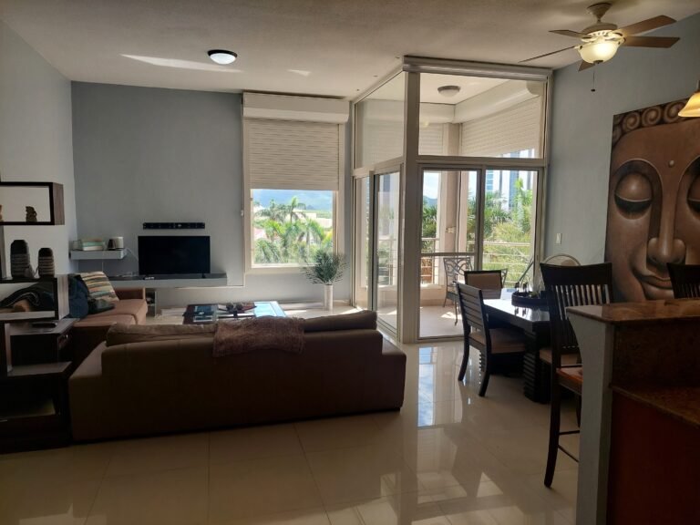 REDUCED!  Rainbow Beach Club TS-7