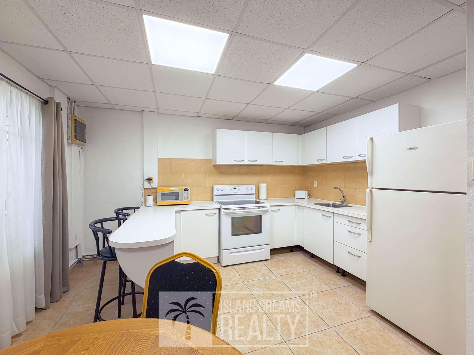 One Bedroom Condo For Rent At Rainbow Beach Club — property in cupecoy, Sint Maarten