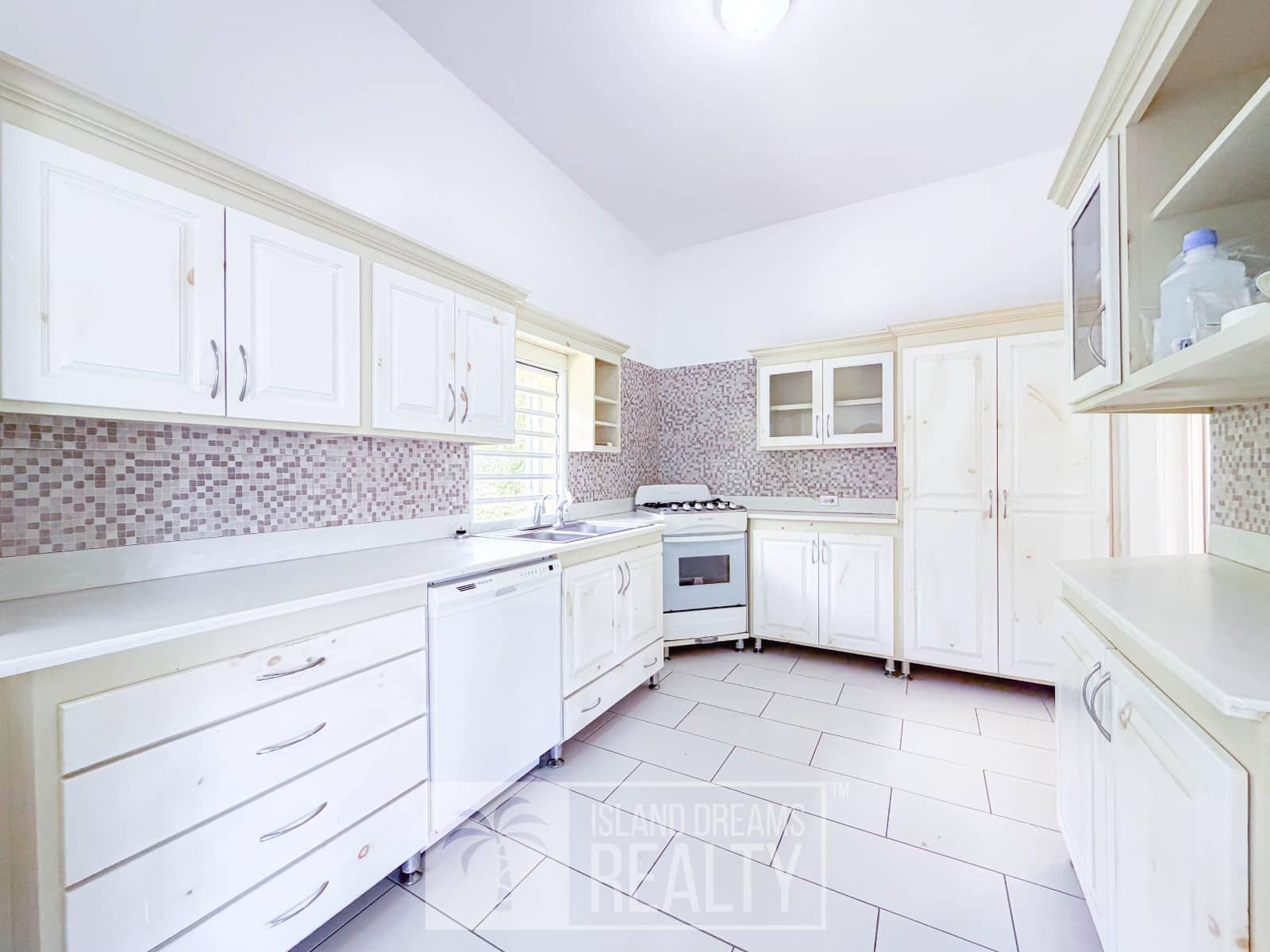 4 Bedroom Home For Rent in Zagersgut — property in Zagersgut, Sint Maarten