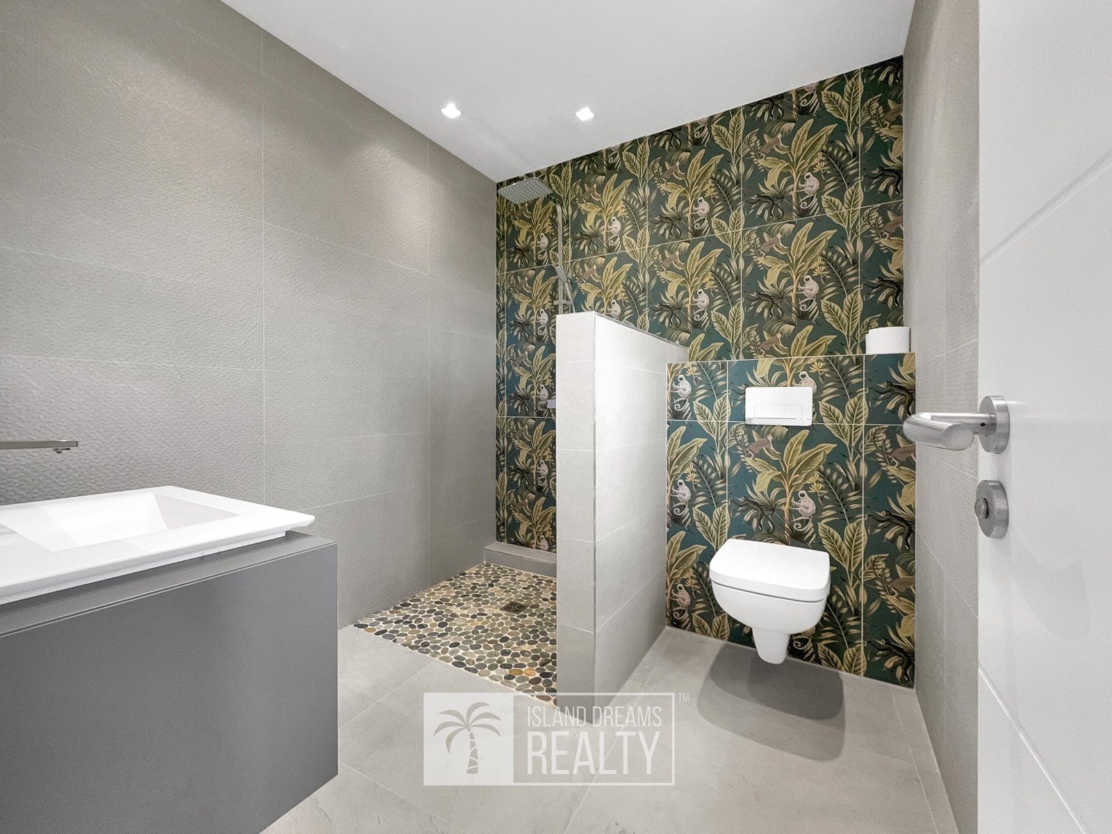 Bathroom — Four Bedroom Villa FOR RENT – Almond Grove, Almond Grove