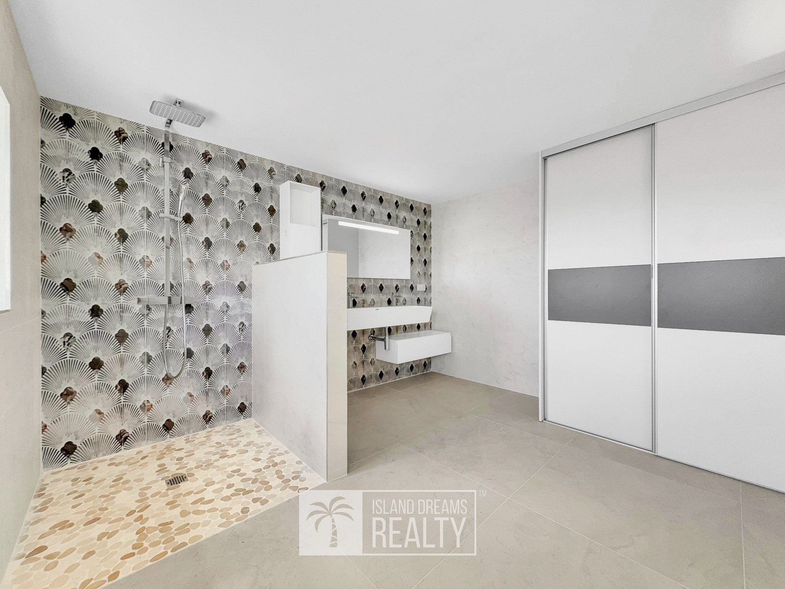 Bathroom — Four Bedroom Villa FOR RENT – Almond Grove, Almond Grove