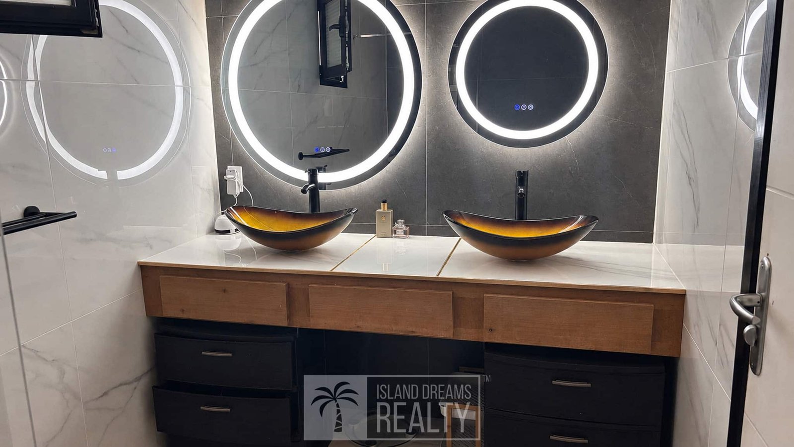 2 Bedroom Apartment + Optional Studio For Rent in Dawn Beach — property in dawn beach, Sint Maarten