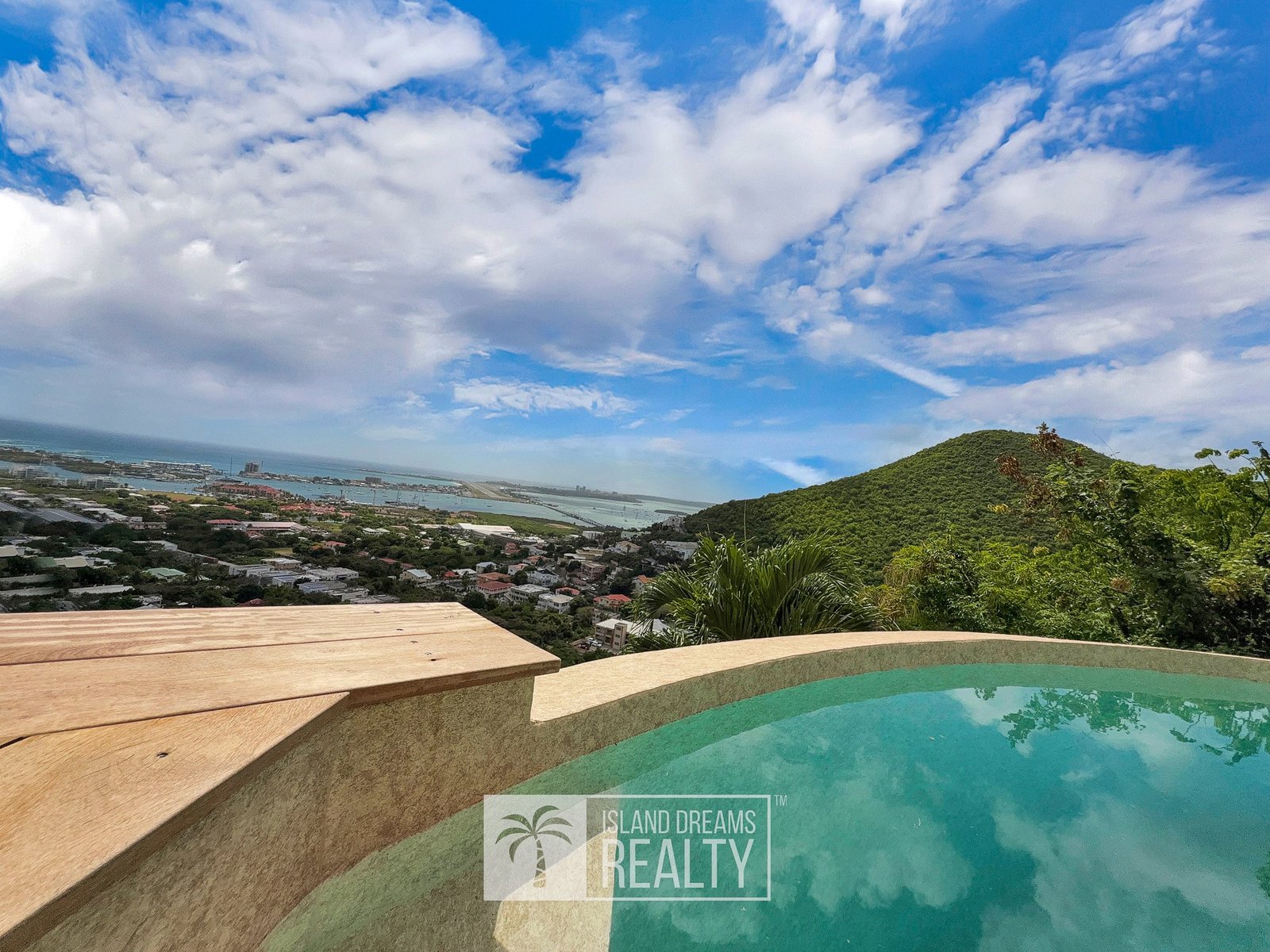 Swimming pool — Four Bedroom Villa FOR RENT – Almond Grove, Almond Grove