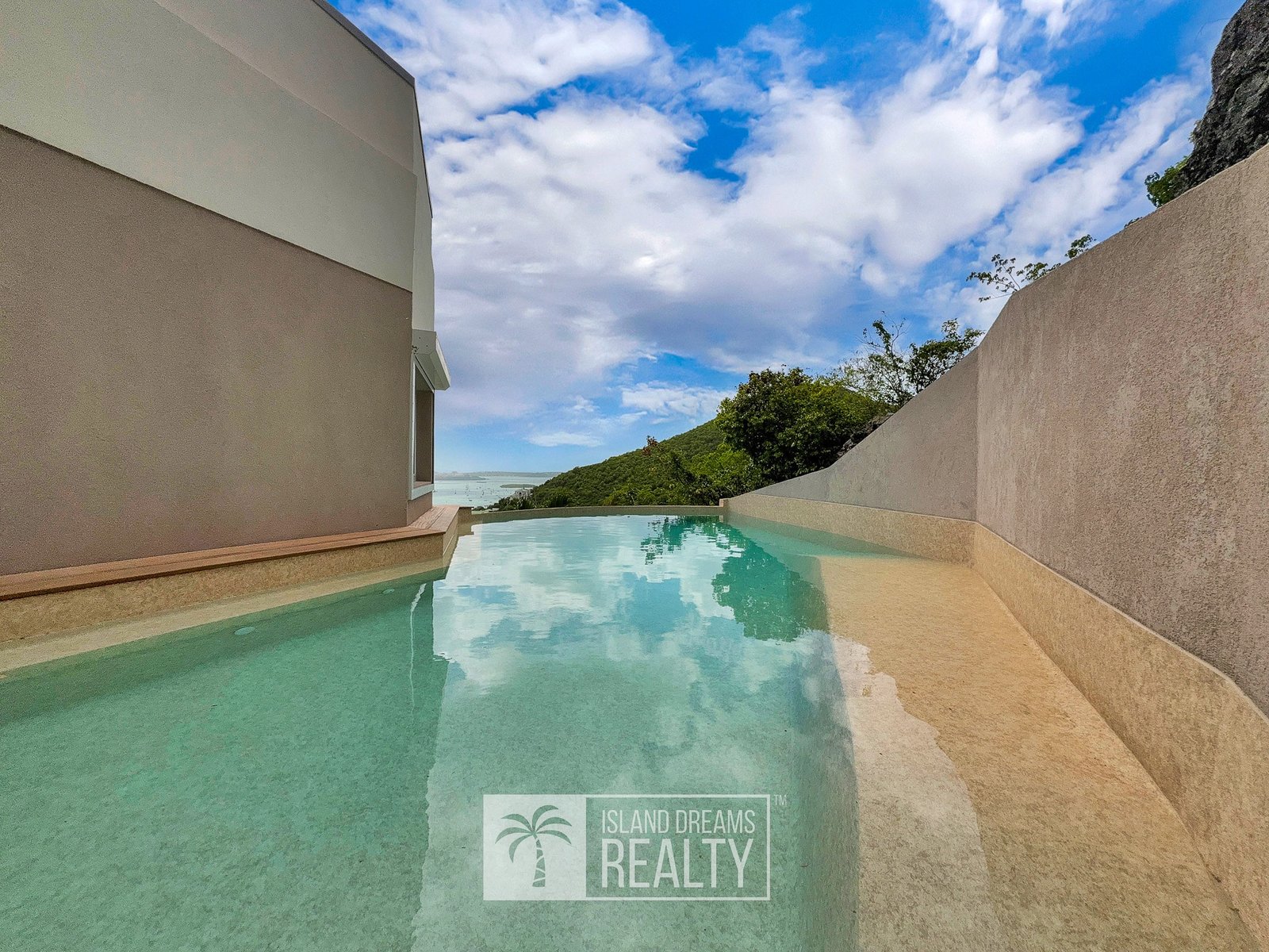 Swimming pool — Four Bedroom Villa FOR RENT – Almond Grove, Almond Grove