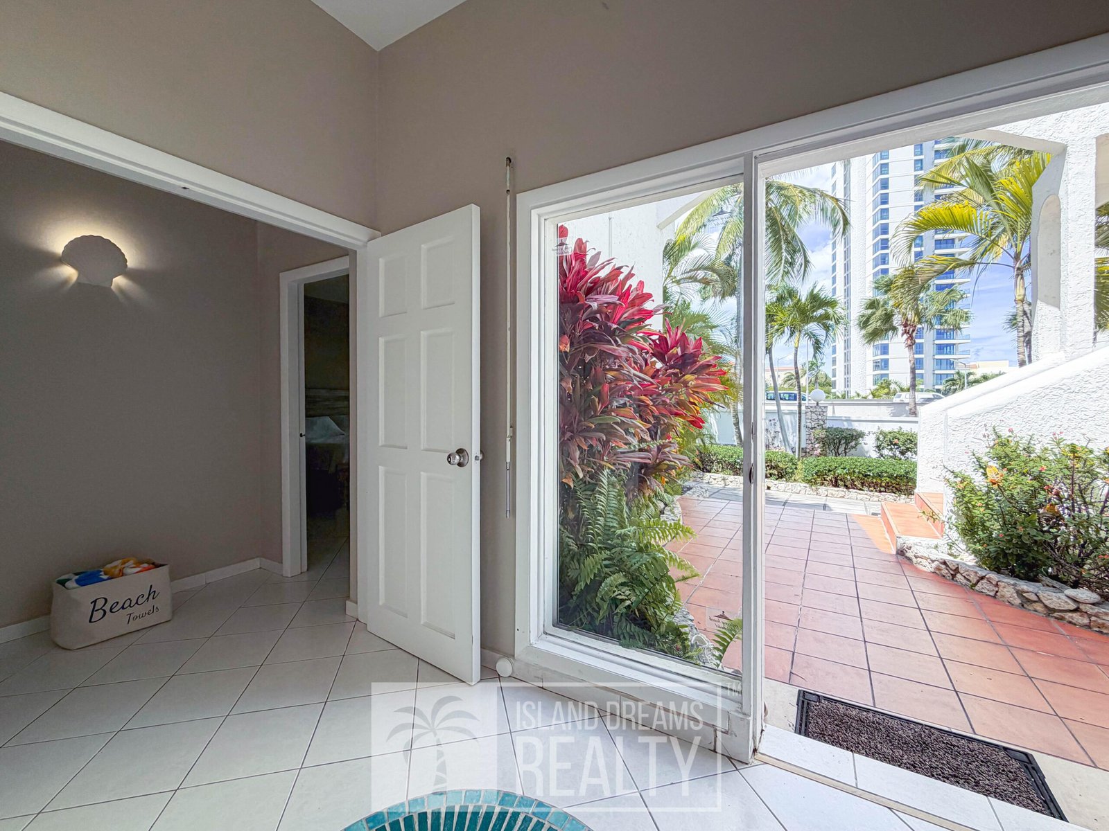 Cupecoy Beach Club Unit 119 — property in cupecoy, Sint Maarten