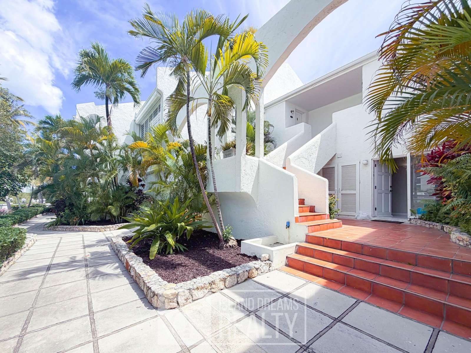 Cupecoy Beach Club Unit 119 — property in cupecoy, Sint Maarten