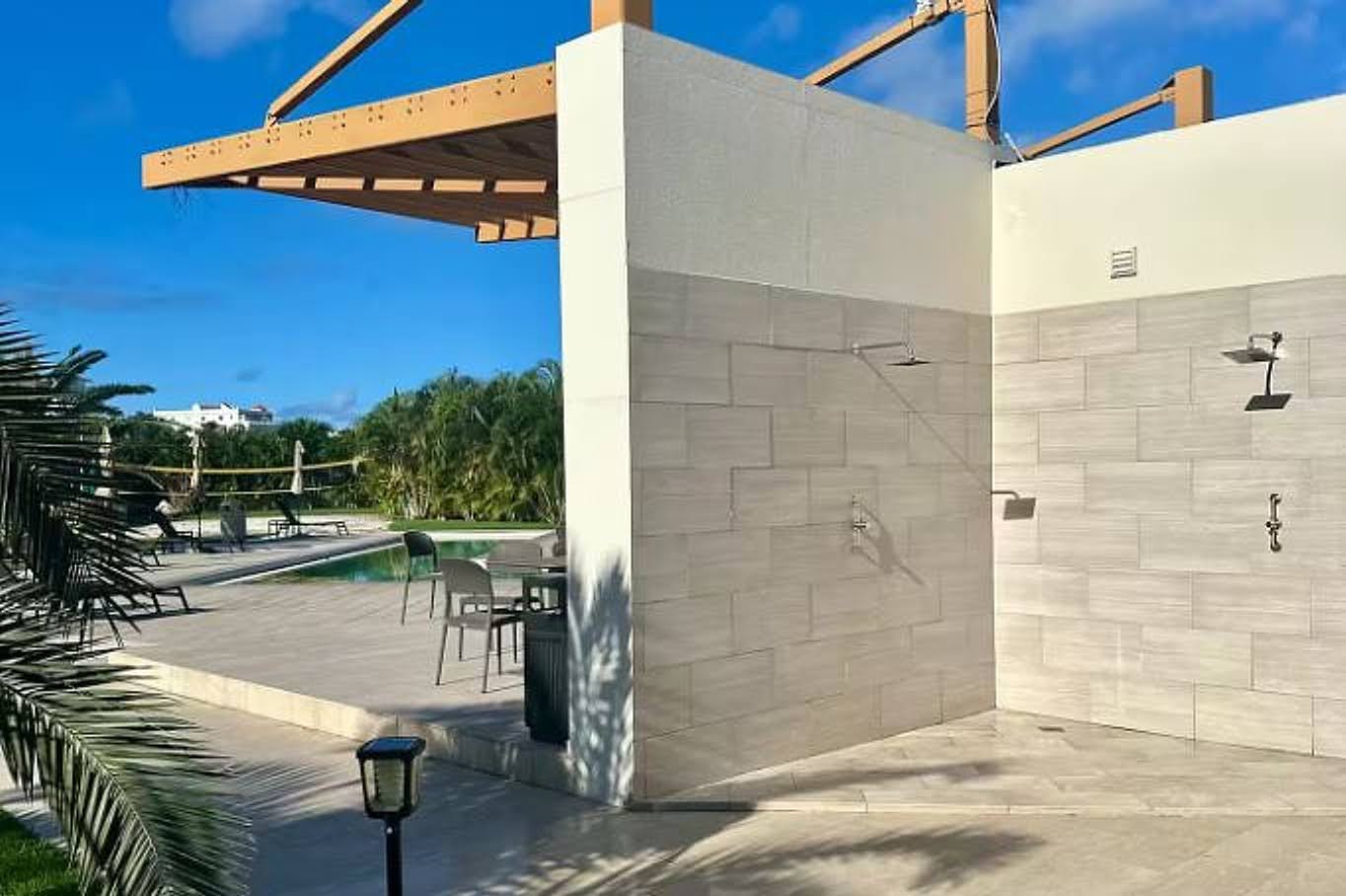 Emerald Studio 403W — property in Maho, Sint Maarten