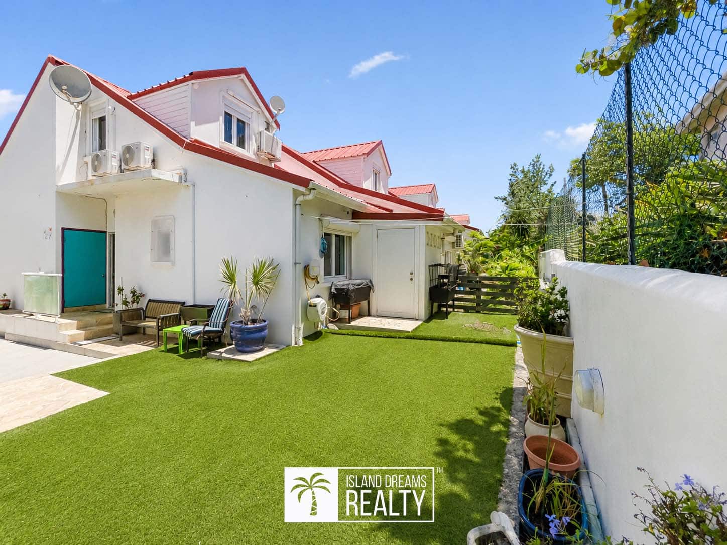 Le Pelican French Oyster Pond Townhouse — property in Sint Maarten, Sint Maarten