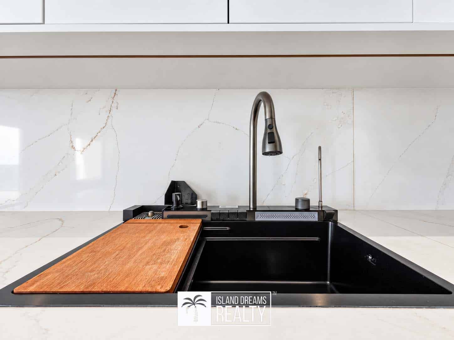 Vivid Residence – For Rent in Point Blanche — property in Point Blanche, Sint Maarten
