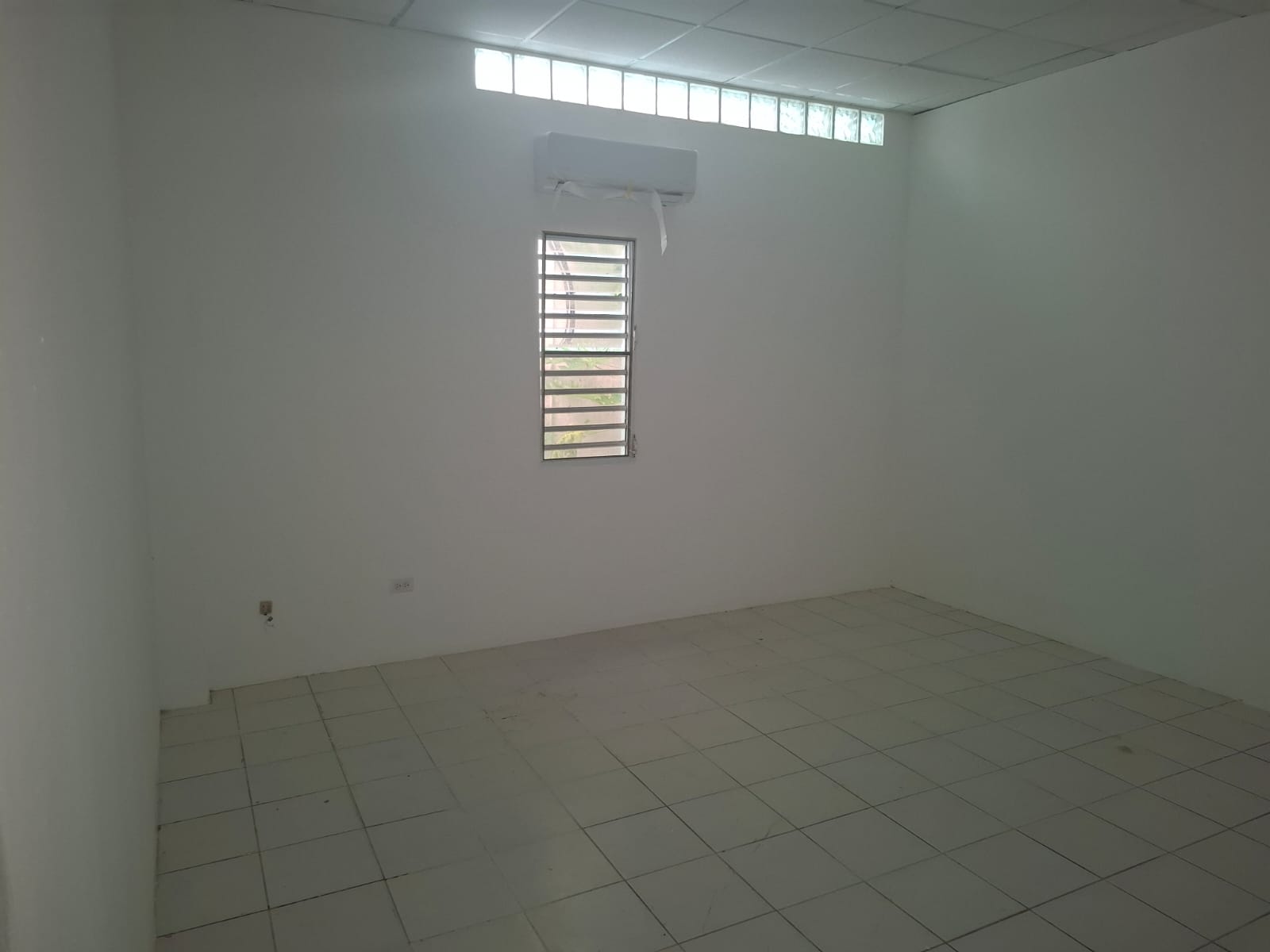 Commercial Space FOR RENT in Philipsburg — property in Philipsburg, Sint Maarten